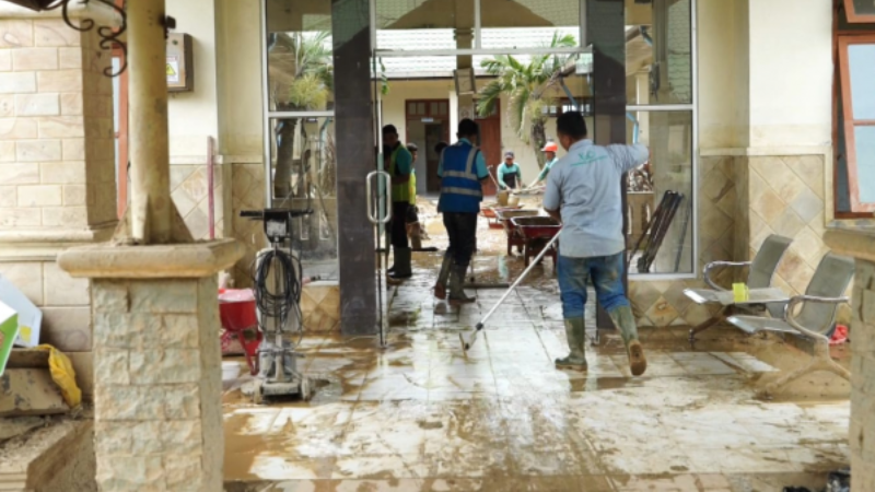 Kementerian PU Terus Lakukan Pembersihan Layanan Kesehatan dan RSUD Terdampak Bencana di Sumatera, Siapkan Pembangunan 2 Puskesmas Relokasi di Aceh